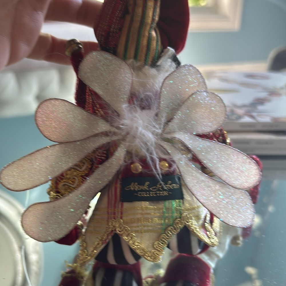 Mark Robert’s Santa elf. - Picture 6 of 7